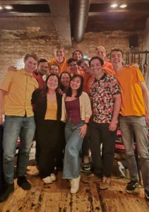 100% NL Quiz team vrienden gezellig groepsfoto Delft