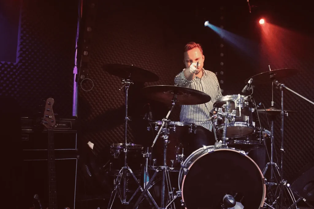 Band Pubquiz uitbreiding drummer en bassist live muziek Freek Kup Quizmasters of Melody