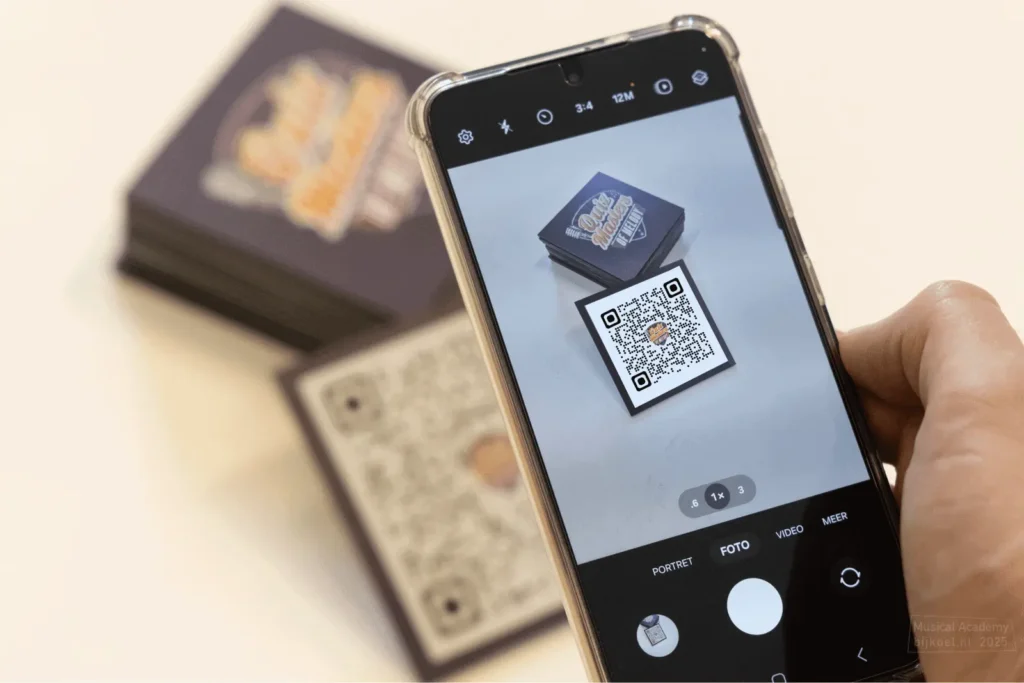 QR-code scannen met telefoon om het spel te spelen